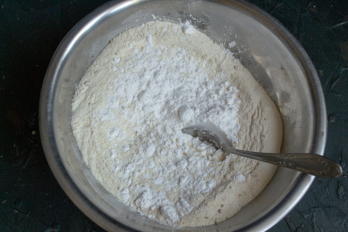 Можно ли заменить сахарную пудру сахаром. Смешивание сахарной пудры с сгущенным молоком. Что будет если смешать алюминиевую пудру и сахарной пудры. Куда добавить сахарную пудру. Чем посыпать пудру на пирог.