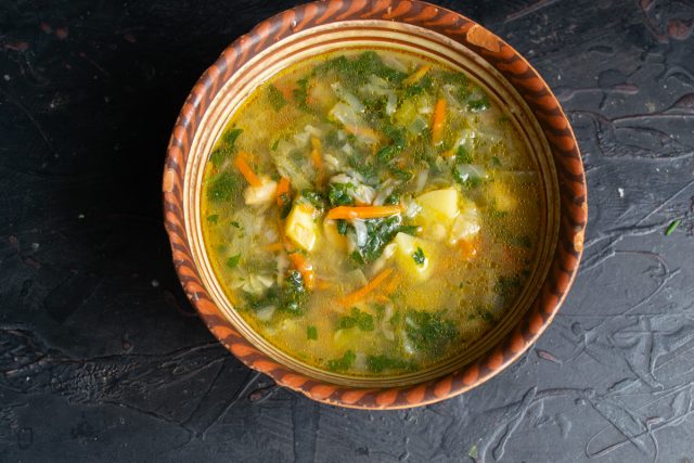 Витаминный суп с крапивой готов
