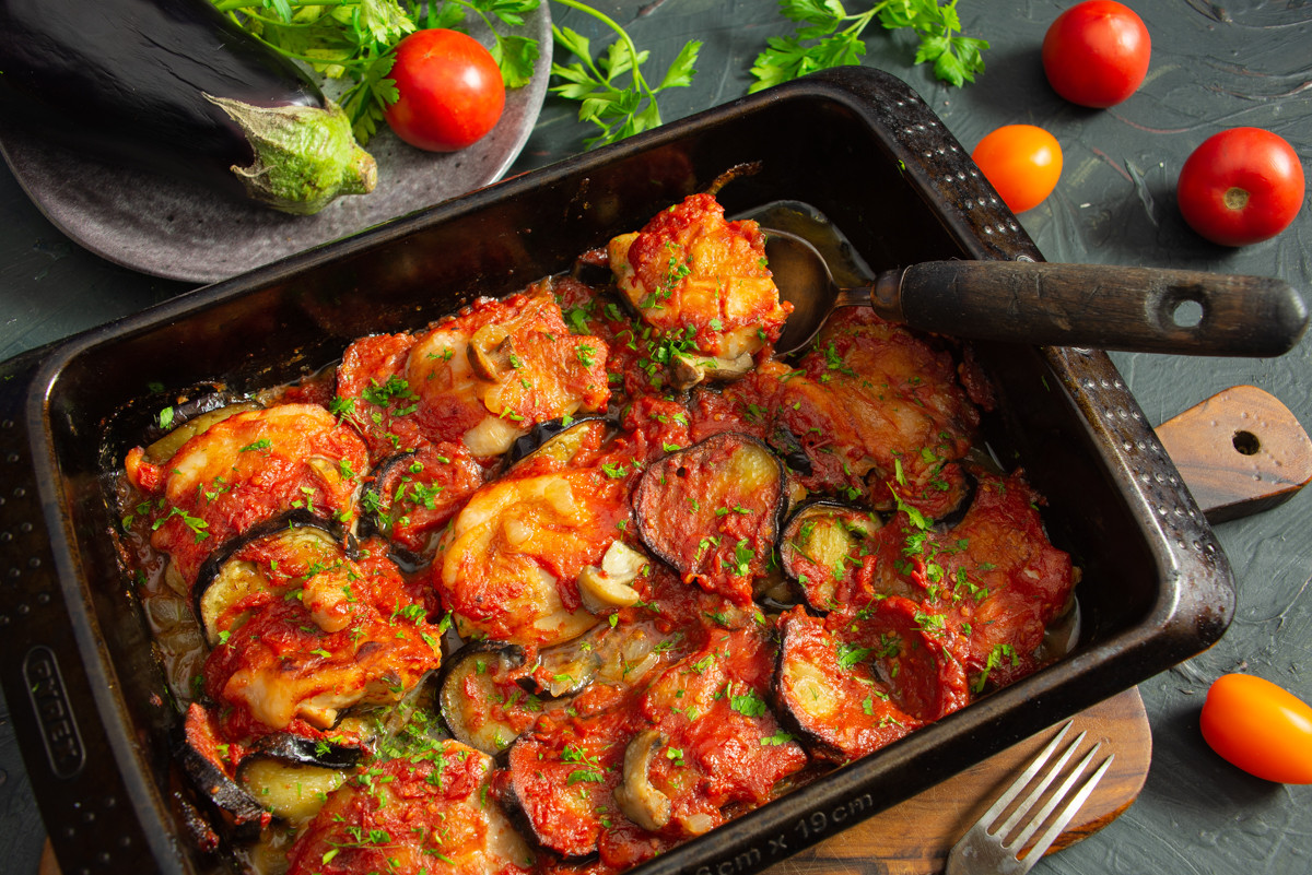 Вариант 2: Быстрый рецепт курицы с картошкой и помидорами в духовке