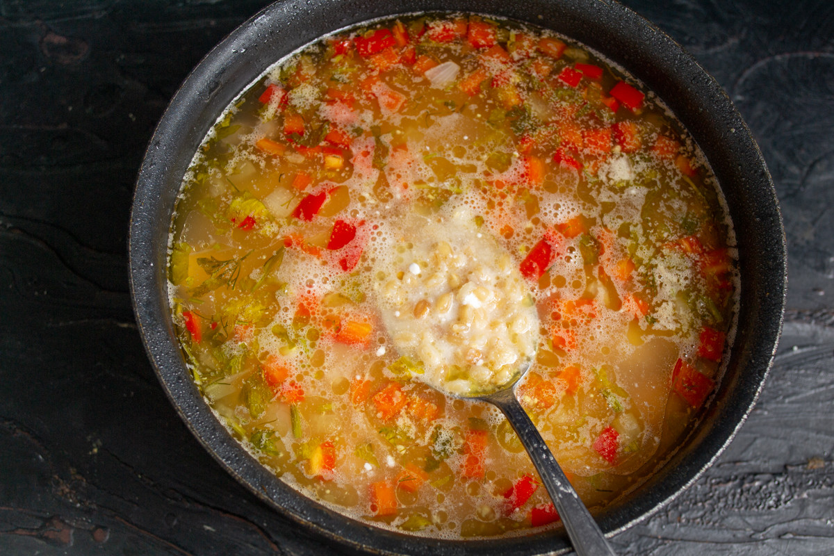 Суп кипит. Кипящий суп. Выкипевший суп. Суп с полбой и курицей. Суп кипящий в кастрюле.