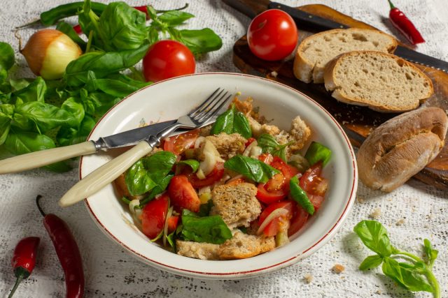 Панцанелла, или Тосканский овощной салат