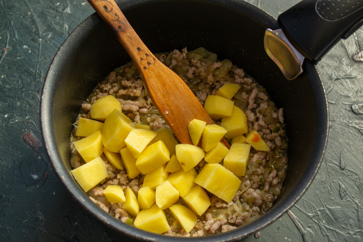 Рецепт быстрого супа с мясным фаршем и овощами: вкус и польза в одной тарелке!