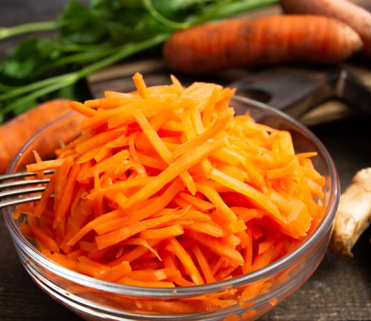 Морковь квашеная с имбирем