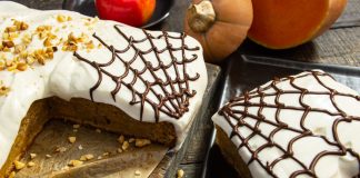 Десерт на Хэллоуин — тыквенный пирог с глазурью