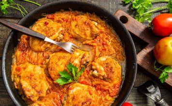 Куриные бедра запеченные в яблочном соусе Куриные бедра запеченные в яблочном соусе