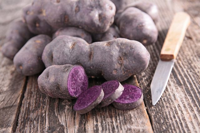 Из всей картофельной экзотики до нас добрался пока только фиолетовый картофель