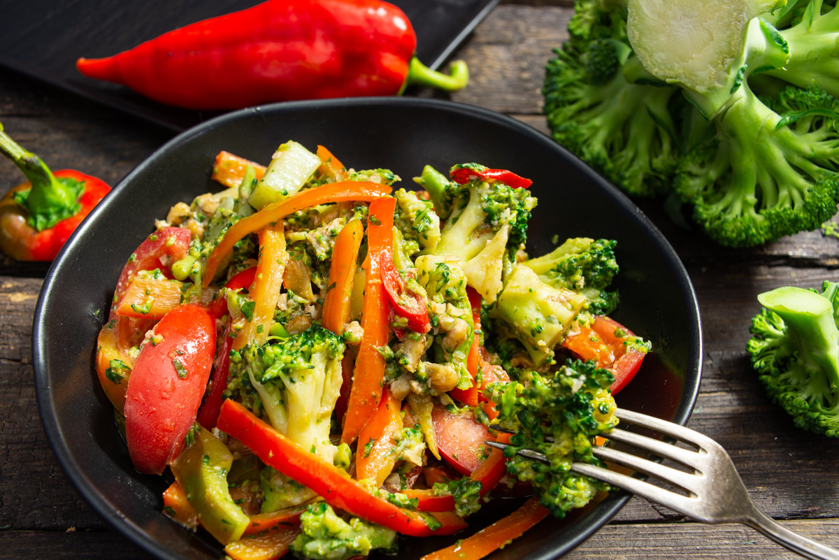 15 действительно вкусных салатов с брокколи