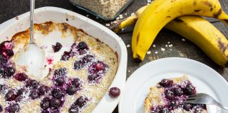 Овсяная каша с бананом и голубикой – правильный завтрак