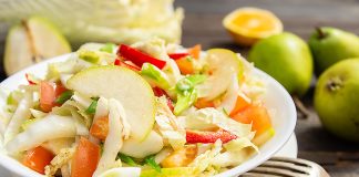 Вкусный и полезный салат из овощей и фруктов