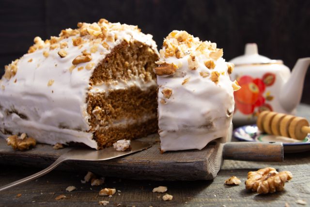 Кекс «Медовик» — быстрый рецепт для любителей медового торта