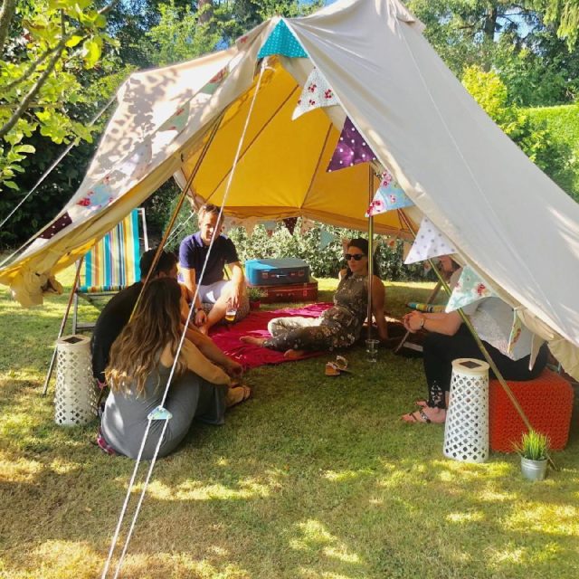 Текстильная палатка с флажками