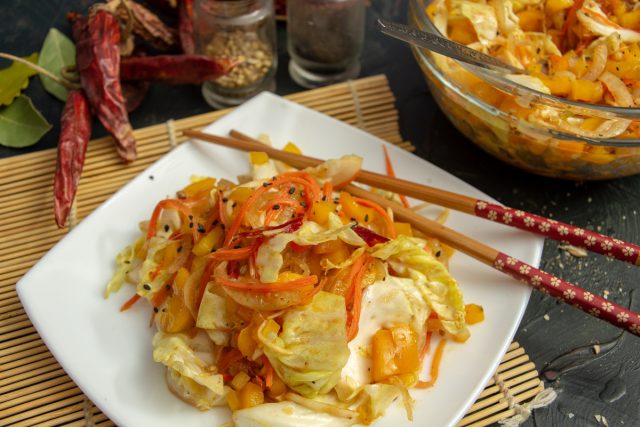 Маринованный салат с болгарским перцем – овощи по-корейски