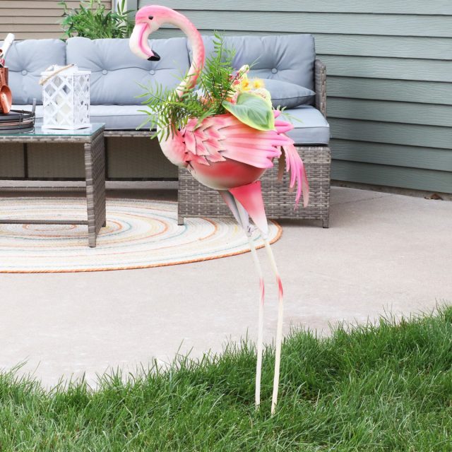 Flowerpot in the form of a flamingo