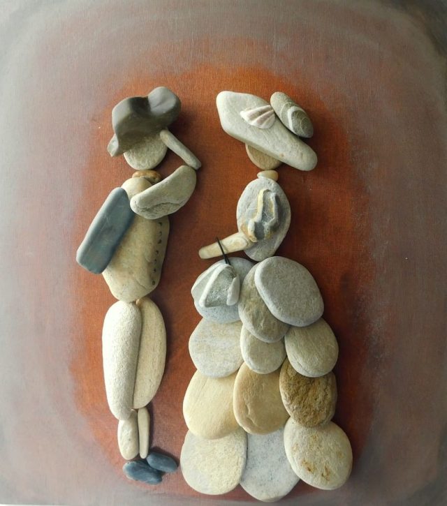 Романтическая встреча, сделанная из камней