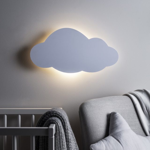 Настенный светильник-облако подойдет любителям минималистичных дизайнов