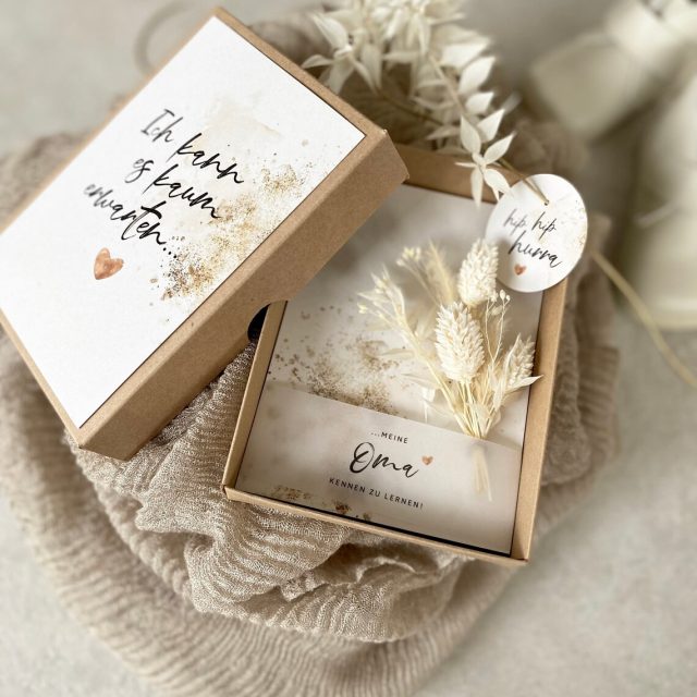 Подарочная коробка с сухоцветами смотрится нежно и очень романтично