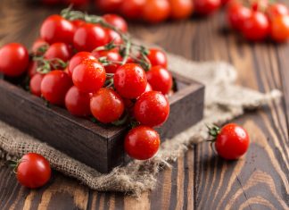 Сладкие томаты черри — подбираем сорта и правильный уход