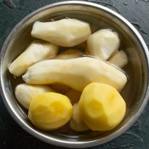 Топинамбур и картофель чистим от кожуры