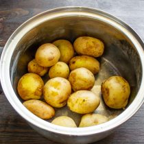 Готовим картофель 15 минут после закипания воды или до готовности