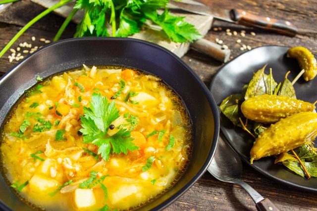 Рассольник с капустой и солеными огурцами