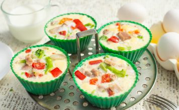 Омлет с ветчиной и овощами на пару