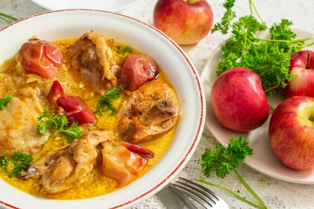 Запеченные в рукаве куриные бедра в медовом соусе Запеченные в рукаве куриные бедра в медовом соусе
