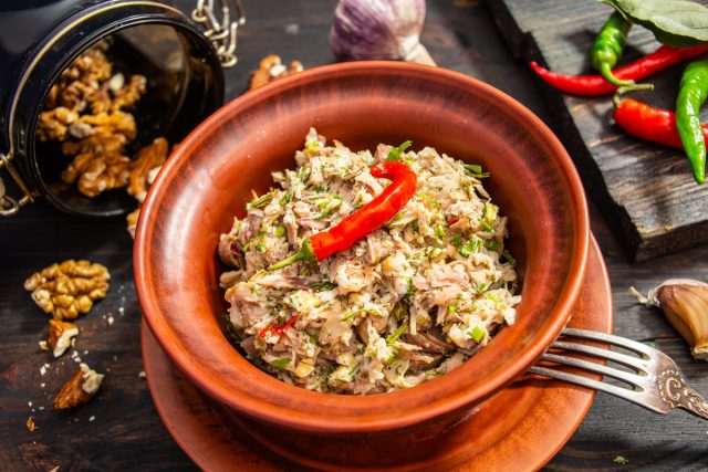 Салат из курицы с орехами без майонеза Салат из курицы с орехами без майонеза
