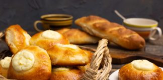 Ватрушки с творогом и багет в придачу