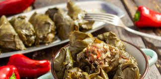 Долма с фаршем, рисом и овощами