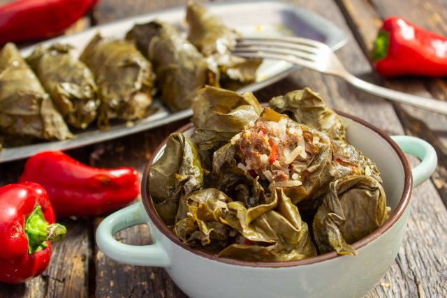 Долма с фаршем, рисом и овощами