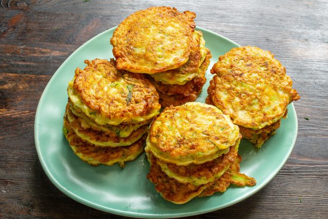 Подаем на стол горячими, очень вкусно прямо со сковородки! Подаем на стол горячими, очень вкусно прямо со сковородки!