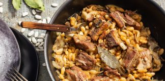 Рагу из белой фасоли с ребрышками