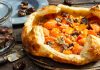 Слоеный пирог с абрикосами и финиками